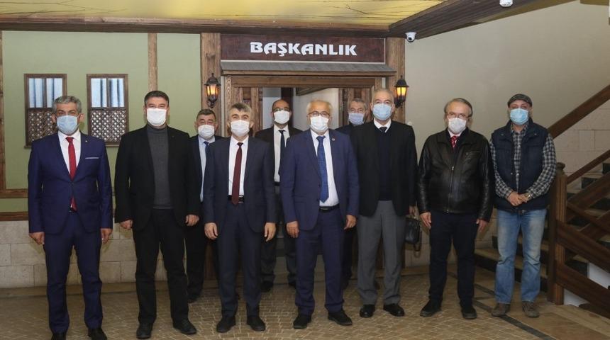 Rekt&ouml;r Uysal: "Ahmet Ulu&ccedil;ay adıyla sempozyum ve film festivali d&uuml;zenleyeceğiz"