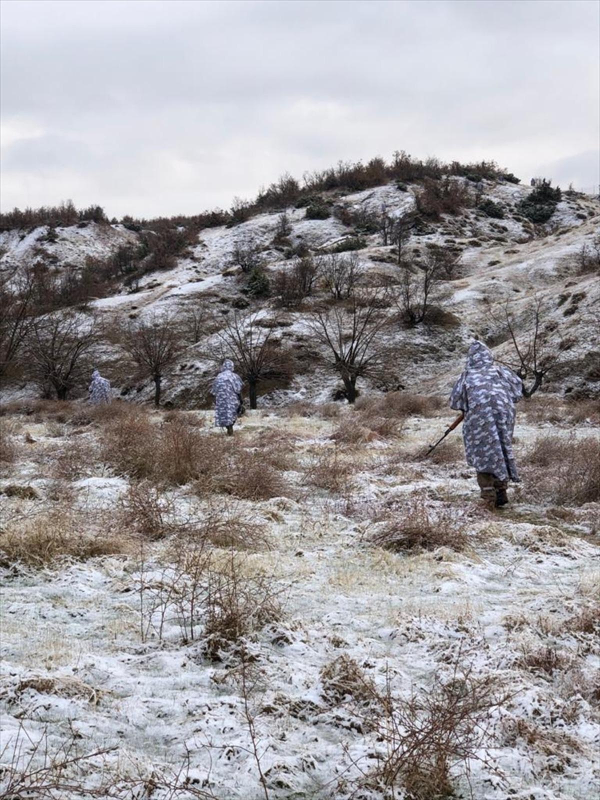 Bing&ouml;l'de ter&ouml;r &ouml;rg&uuml;t&uuml; PKK'ya ait m&uuml;himmat ve yaşam malzemeleri ele ge&ccedil;irildi