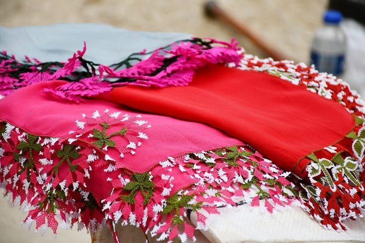 Bursa’da kadınlar geçimlerini asırlık gelenek iğne oyası ile kazanıyor G2