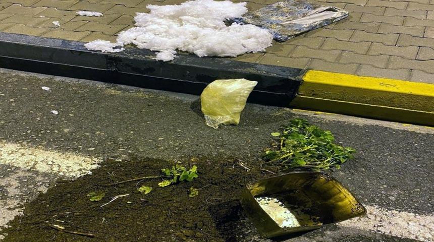 &Ccedil;i&ccedil;ek saksısında uyuşturucu taşırken yakalandı