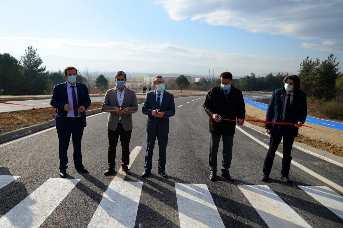 Bursa Uludağ &Uuml;niversitesi&rsquo;nin yenilenen yolu trafiğe a&ccedil;ıldı