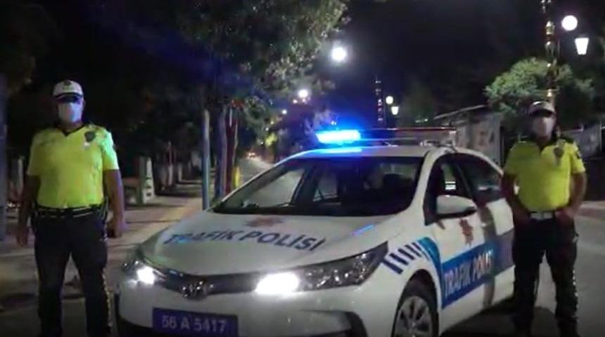 Siirt polisi, korona vir&uuml;s tedbirlerine uyan vatandaşlara kliple teşekk&uuml;r etti