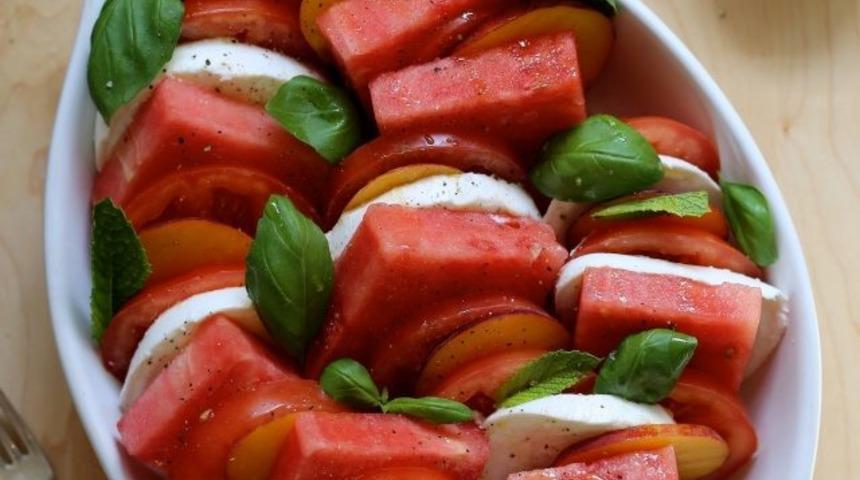 Peynirli Karpuz Salatası