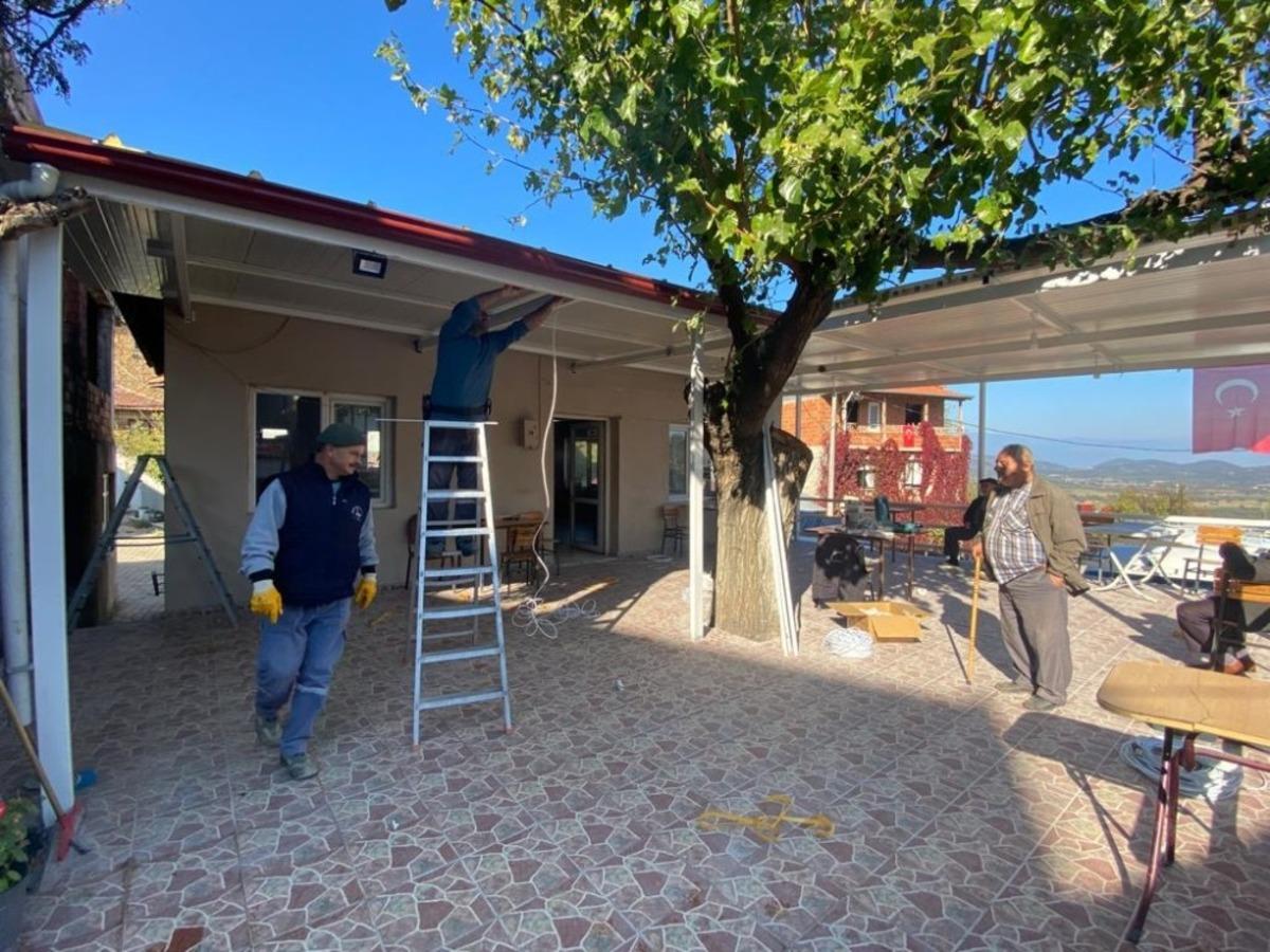 Burhaniye&rsquo;de k&ouml;y kahvehanesi yenilendi