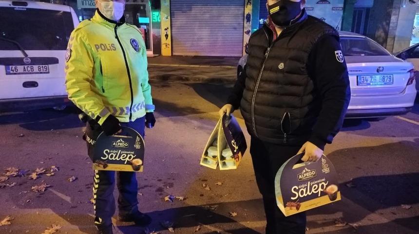 Kısıtlamada polislere salep ikramı