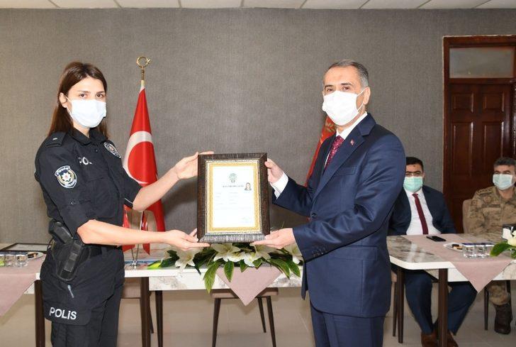 Emniyet personeline başarı belgesi G1