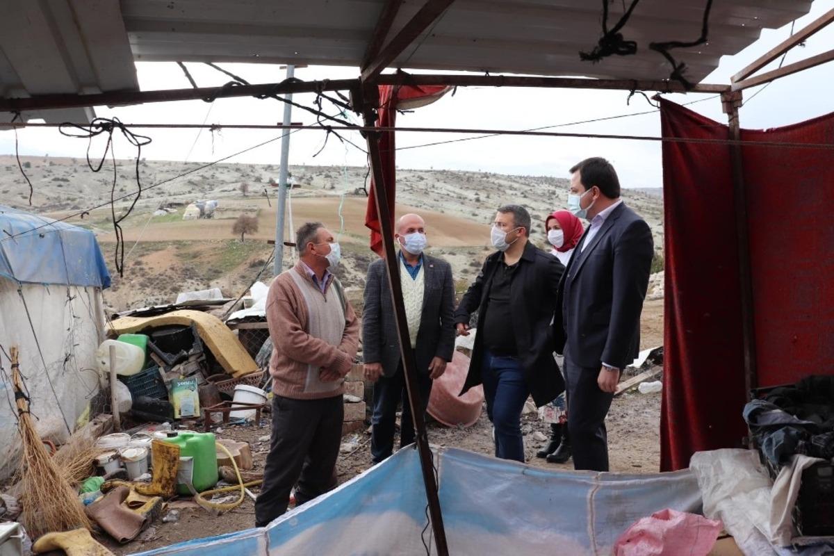 &Ccedil;adırda yaşayan aileye Kaymakamlık sahip cıktı