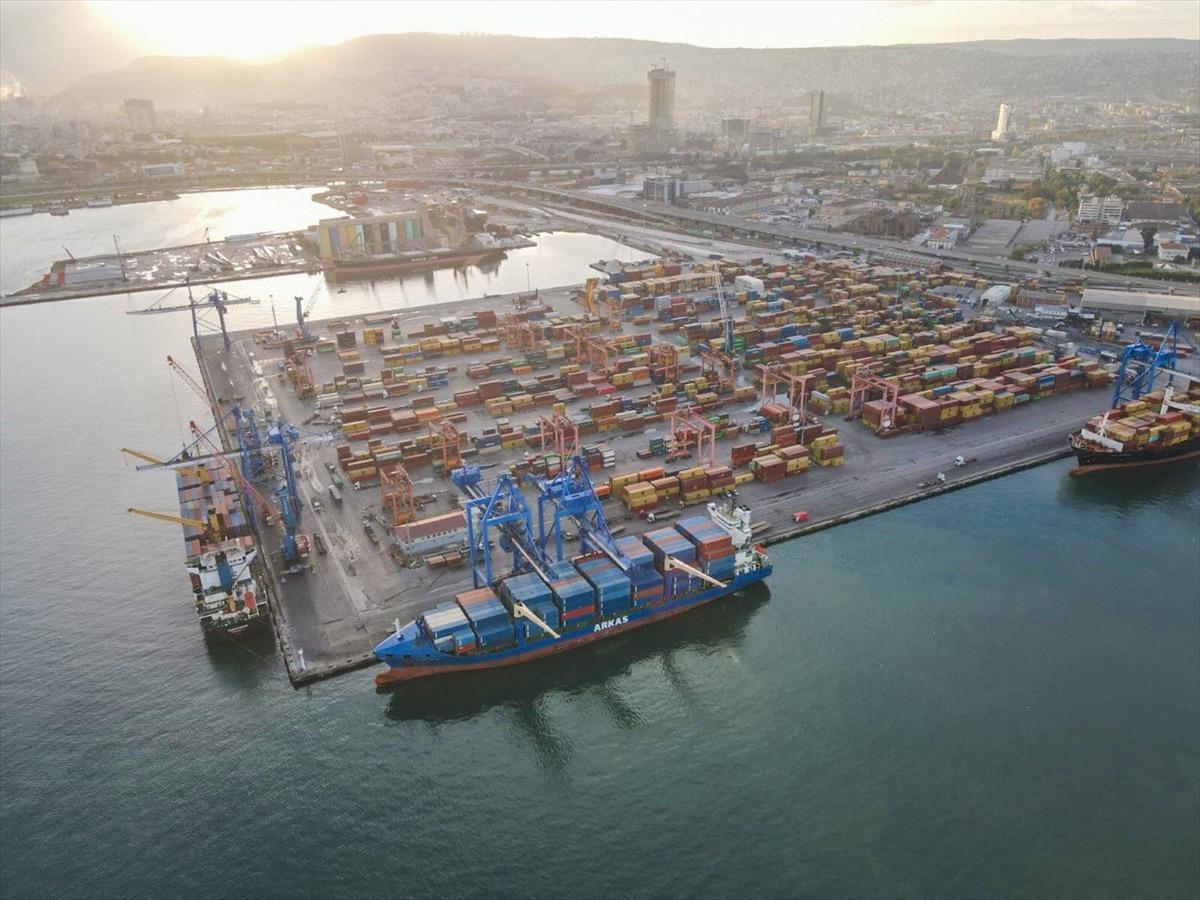 G&Uuml;NCELLEME - Akdeniz'de hukuk dışı arama yapılan T&uuml;rk gemisi, İzmir Limanı'na geldi