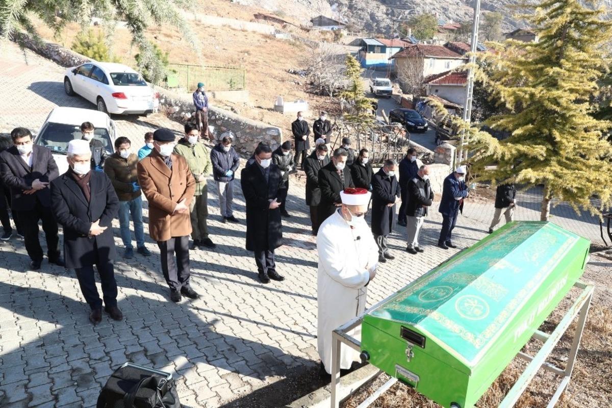 Kimsesizi son yolculuğuna protokol uğurladı