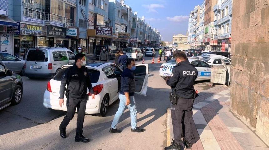 Şanlıurfa&rsquo;da korona vir&uuml;s denetimleri s&uuml;r&uuml;yor