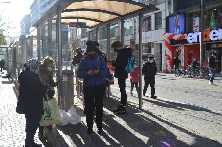 HES kodu eşleştirmeyen onlarca vatandaş kapıda kaldı G4