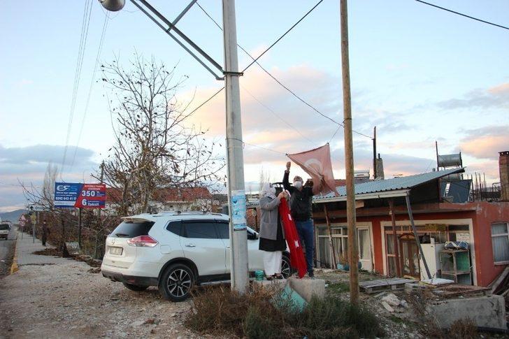 Türk bayrağı yenisiyle değiştirildi G2