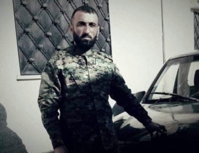 Dağlık Karabağ'da çatışmalarda öldüğü belirtilen Kinan Farzat, Suriye Milli Ordusu'nda albaydı.