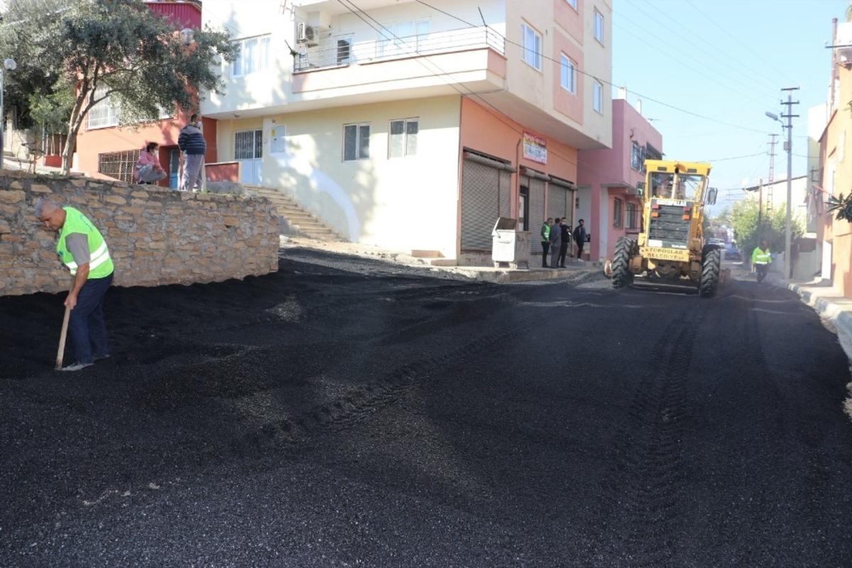 Toroslar&rsquo;da asfalt &ccedil;alışmaları s&uuml;r&uuml;yor