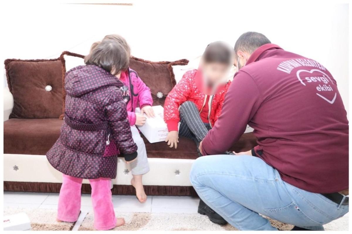 Kayapınar Belediyesinden 300 &ccedil;ocuğa giysi yardımı