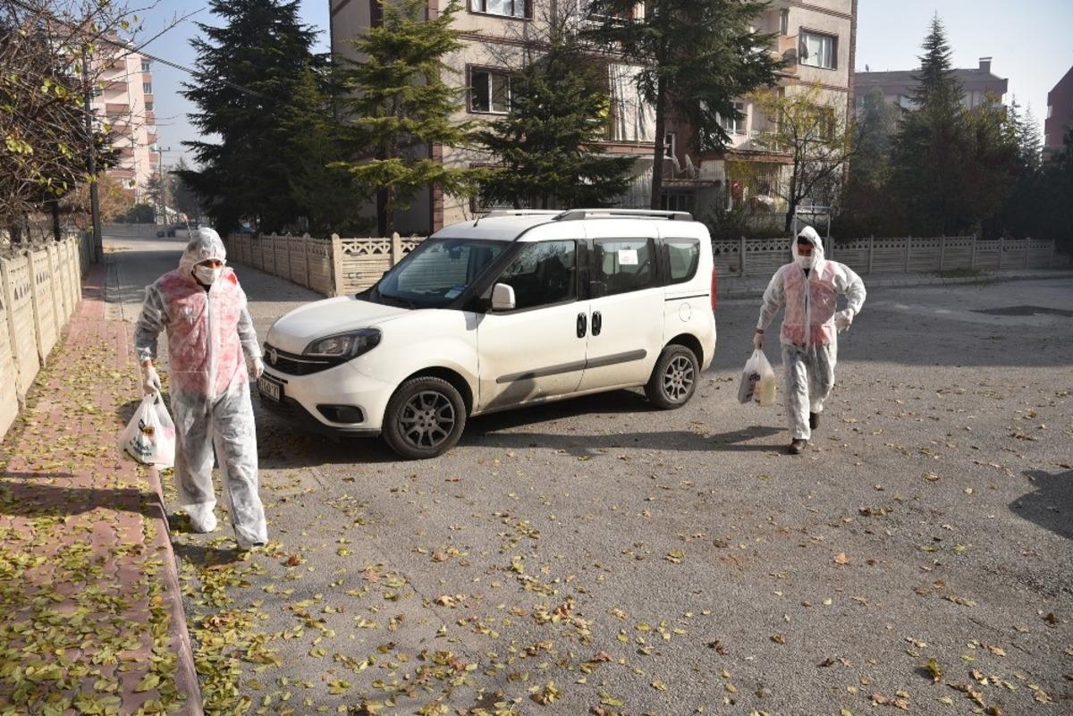 Vefa ekipleri g&ouml;n&uuml;llere dokunmaya devam ediyor