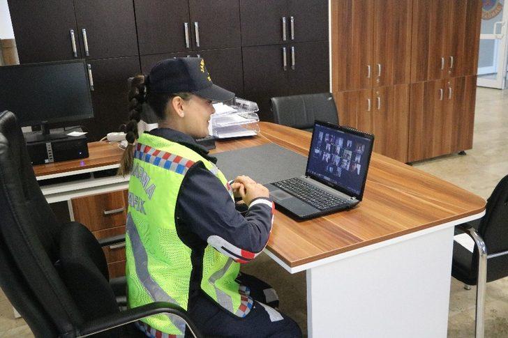 Alanya’da jandarmadan öğrencilere online ders G1