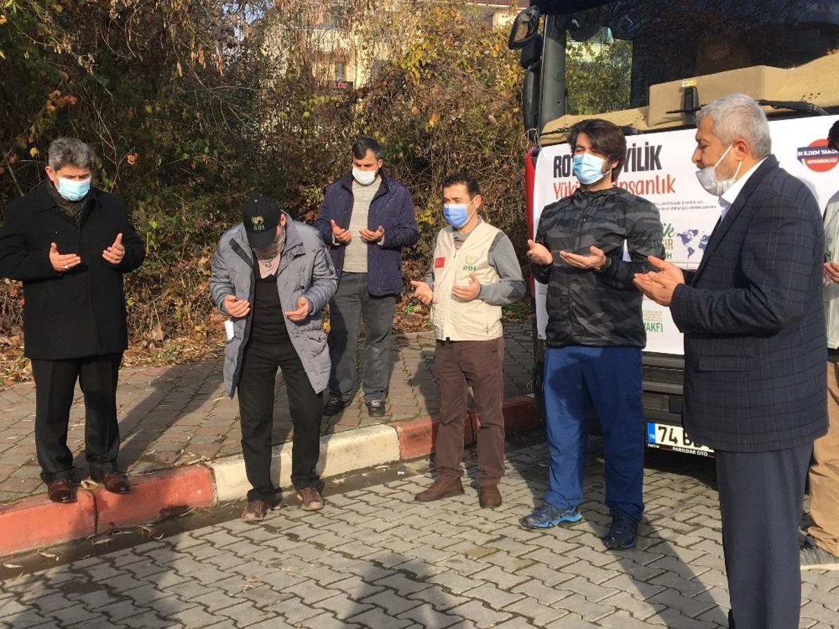 İHH yardım tırı Suriye i&ccedil;in yola &ccedil;ıktı