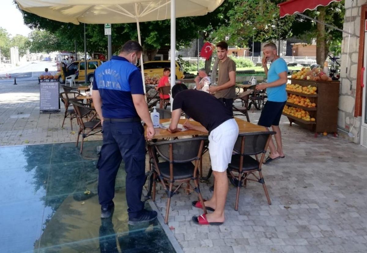 Korona ile m&uuml;cadelede Manavgat&rsquo;ta 145 kişiye, 270 bin TL ceza uygulandı