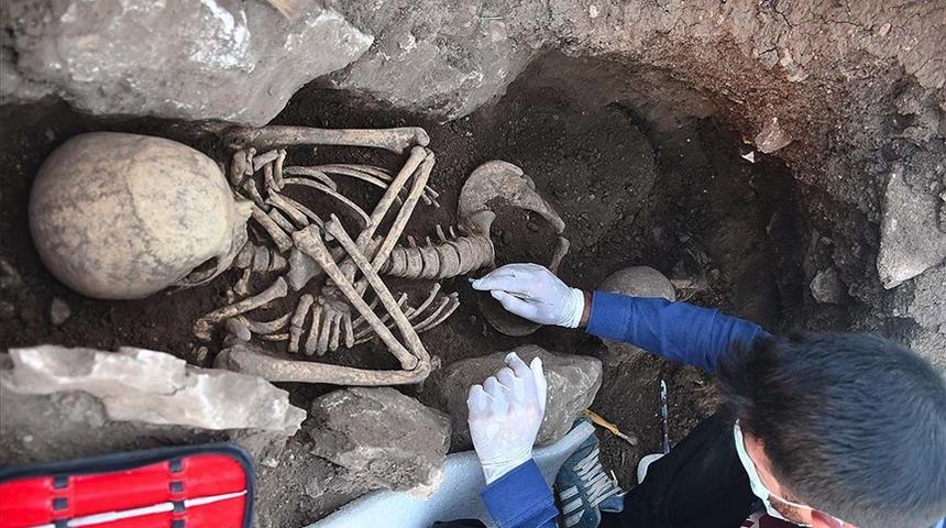 Tarihi eserler puzzle gibi birleştirilip binlerce yıl önceki haline dönüştürülüyor