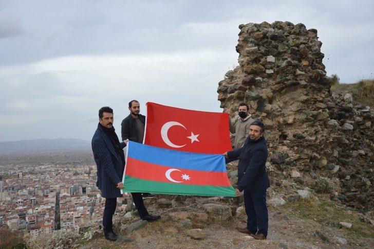 Türk ve Azerbaycan bayrağı açıp zaferi kutladılar G1