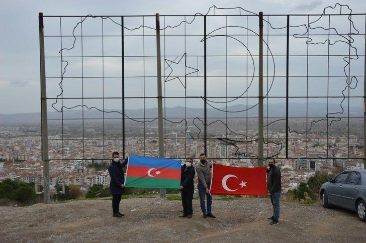 Türk ve Azerbaycan bayrağı açıp zaferi kutladılar G2