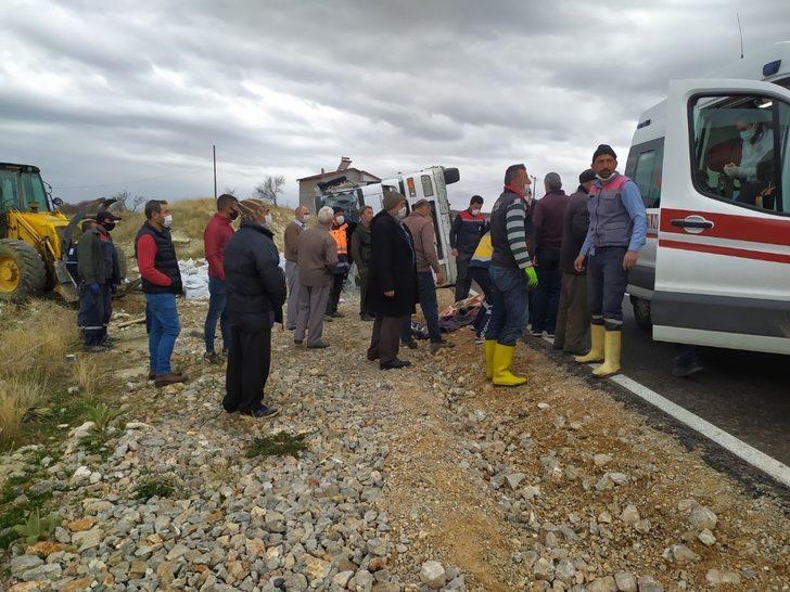 Pazarlar’da kömür yüklü tır devrildi: 2 yaralı G2