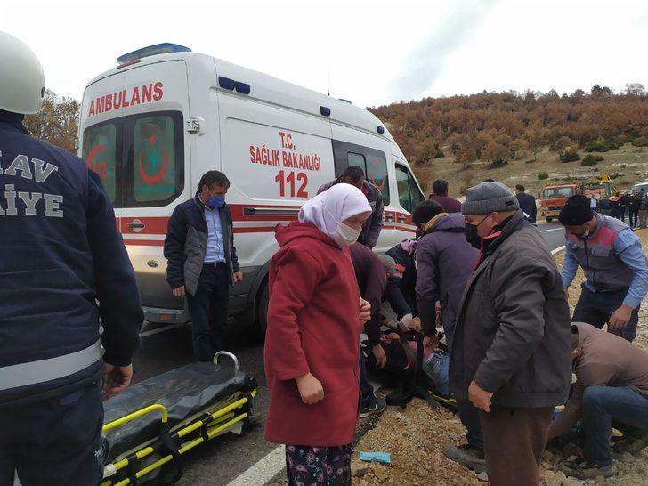 Pazarlar’da kömür yüklü tır devrildi: 2 yaralı G3