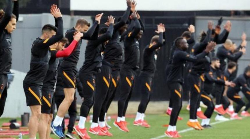 Galatasaray'da Saracchi ve Falcao saha çalışmalarına başladı