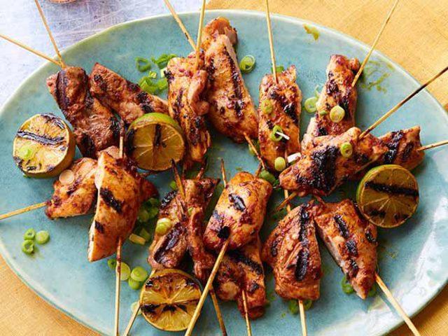 Bobby-Flay_Chicken-Skewer_s4x3.jpg.rend.hgtvcom.616.462