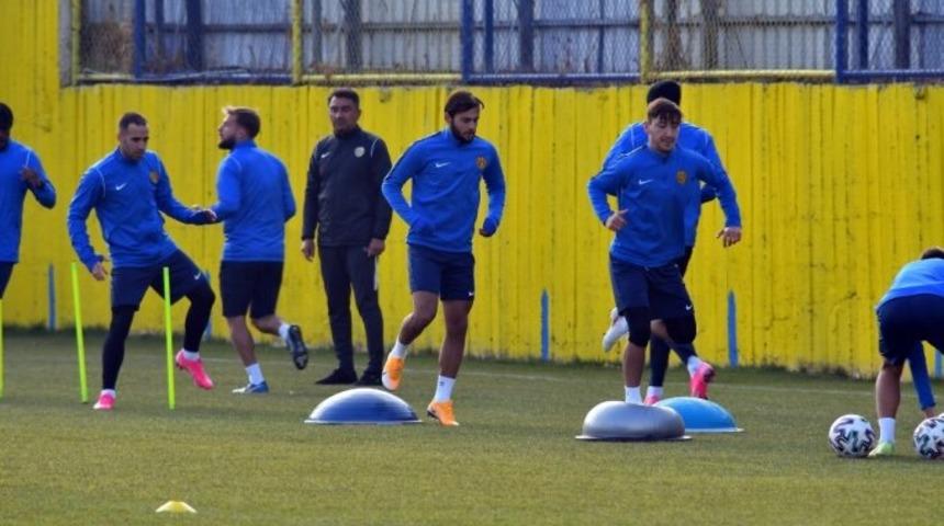 Ankaragücü'nde 3 kişinin Kovid-19 testi pozitif çıktı