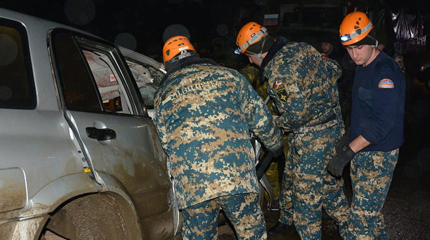 Dağlık Karabağ’da Rus Barış Gücü’ne ait askeri araç sivil araca çarptı: 2 ölü