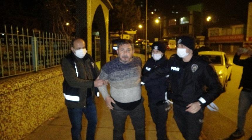 Alkollü yakalandı, 'alkol kullanmıyorum' diyerek gazetecilere saldırdı