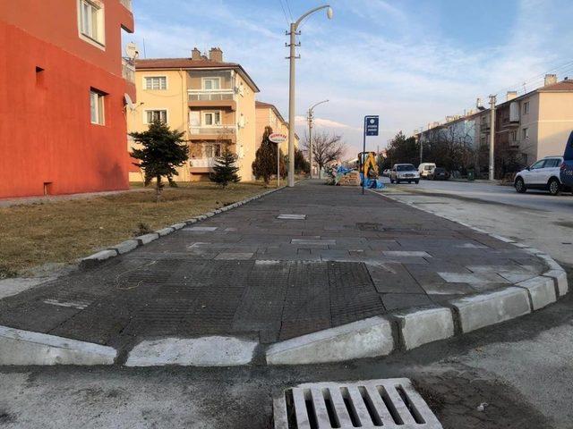 Erzincan’da yol ve kaldırımlarda bakım onarım çalışması