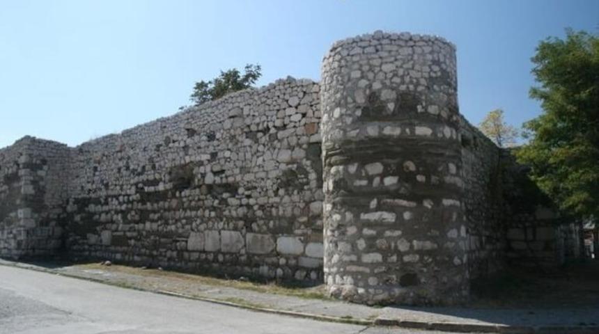Çorum Kalesi'nde heyecanlandıran keşif! 'Zindan' olarak kullanılan bölmeden ilginç şeyler çıktı