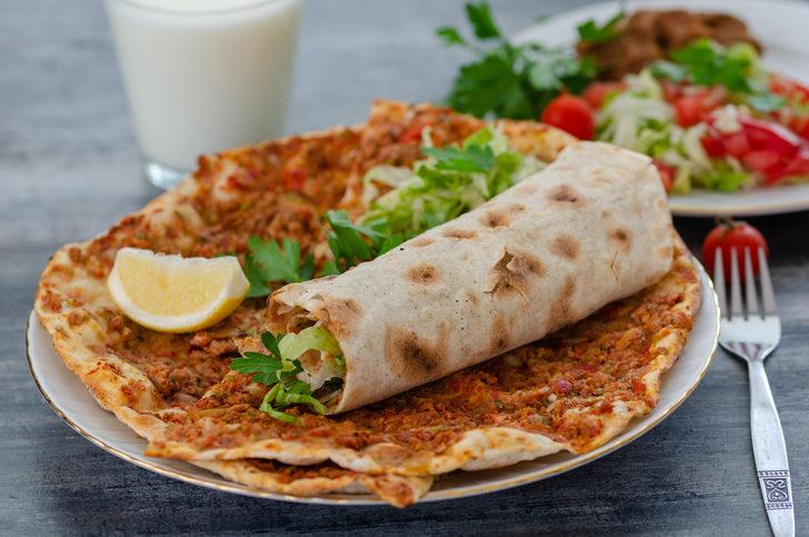 Evde  Antepli ustalar gibi lahmacun yapmanın 3 püf noktası