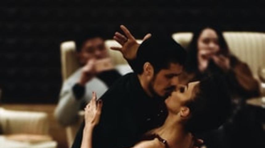 Herkes onu aşkın dansı olarak biliyor ama tangonun genelevlerden salonlara uzanan hikayesi! 