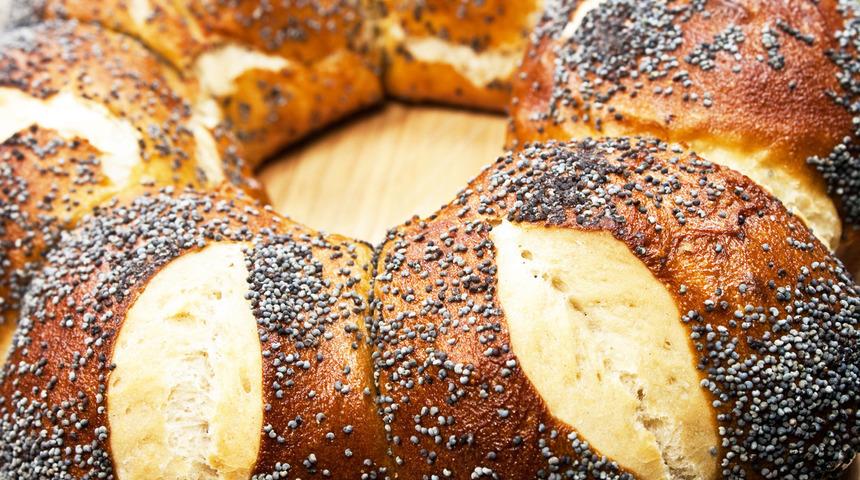 Evi mis gibi kokutuyor: Haşhaşlı ekmek yapımı