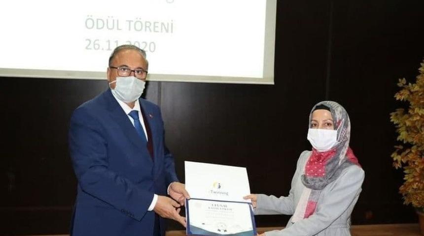 Sincik ‘eTwinningle Kabuğunu Kırıyor’ Projesi Ulusal kalite etiketi ödülü aldı