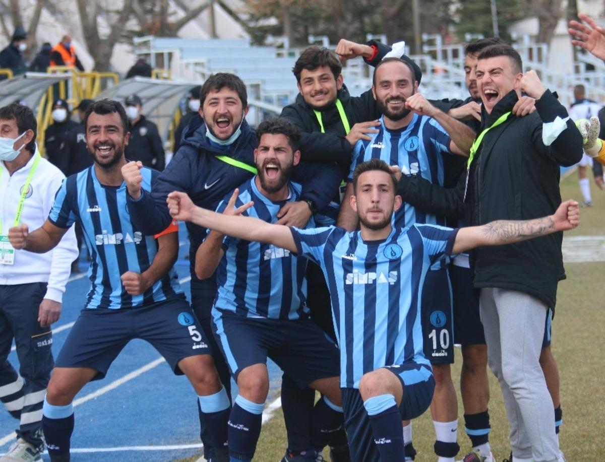 K&uuml;tahyaspor, zirveye yaklaştı