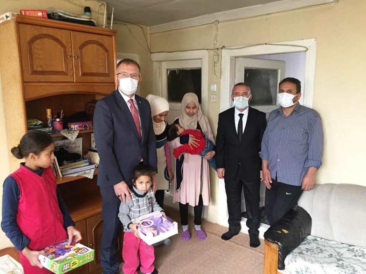 Başkan Ceyhun: "Y&uuml;r&uuml;d&uuml;ğ&uuml;m&uuml;z yolu sevgi, merhamet ve kardeşlik ile g&uuml;zelleştirelim"