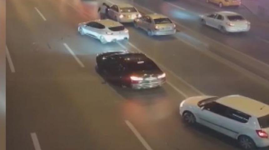 Beylikdüzü D-100'de sürücülerin cezadan kurtulmak için yaptıkları pes dedirtti