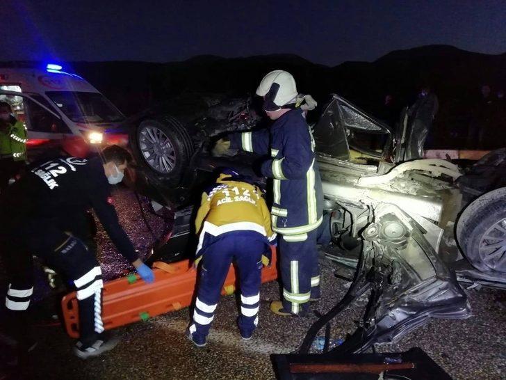 Kayganlaşan yolda bariyere çarpan otomobil takla attı: 5 yaralı G2