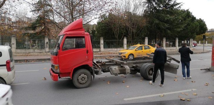 Kağıthane’de sürücüyü şaşırtan kaza G2
