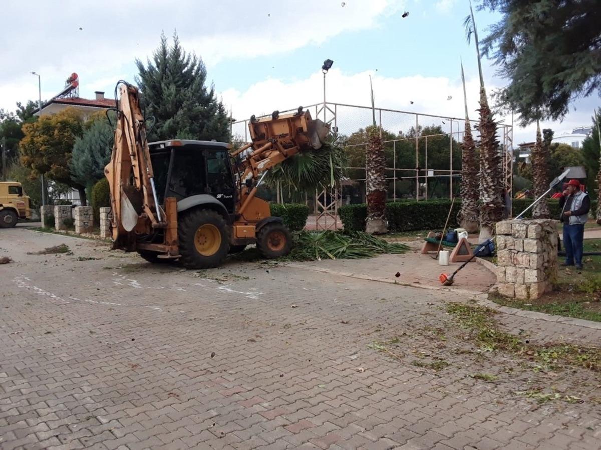 D&ouml;şemealtı&rsquo;nda parklara kış bakımı