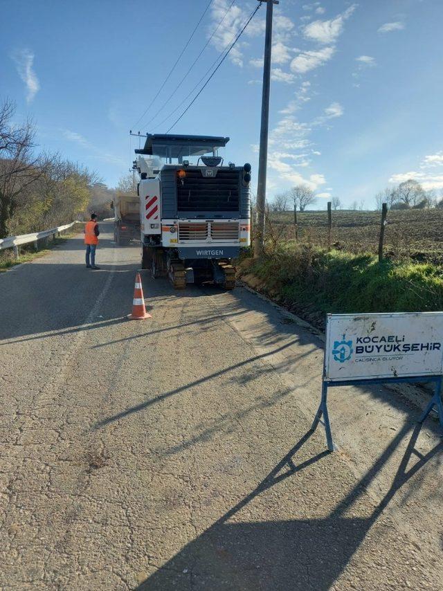 Kent genelindeki yollar bakımdan geçiyor