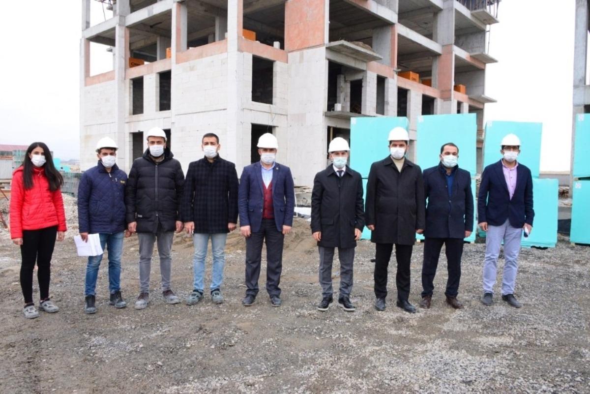 &Ccedil;ınar, yeşil Tops&ouml;ğ&uuml;t konutlarında incelemelerde bulundu