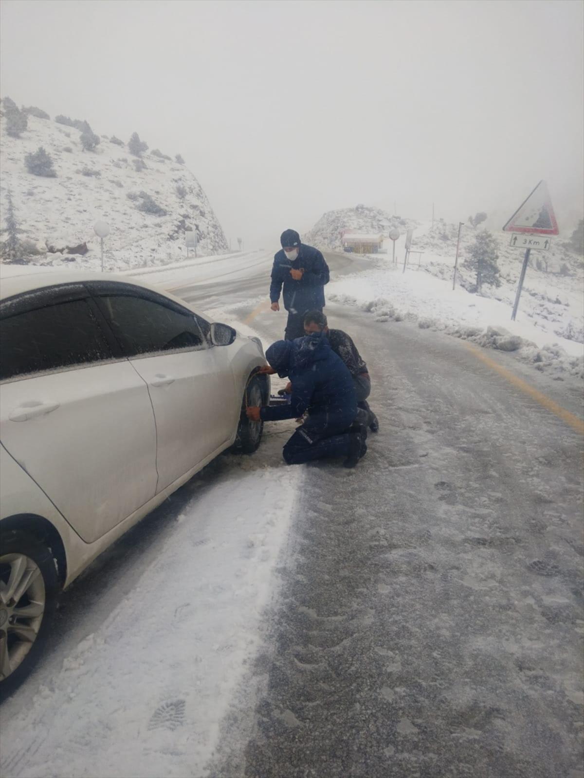 G&Uuml;NCELLEME - Antalya'da sağanak, dolu ve kar etkili oldu