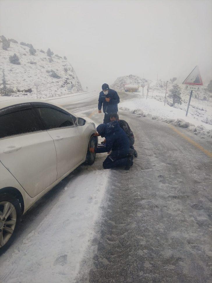 GÜNCELLEME - Antalya'da sağanak, dolu ve kar etkili oldu G1