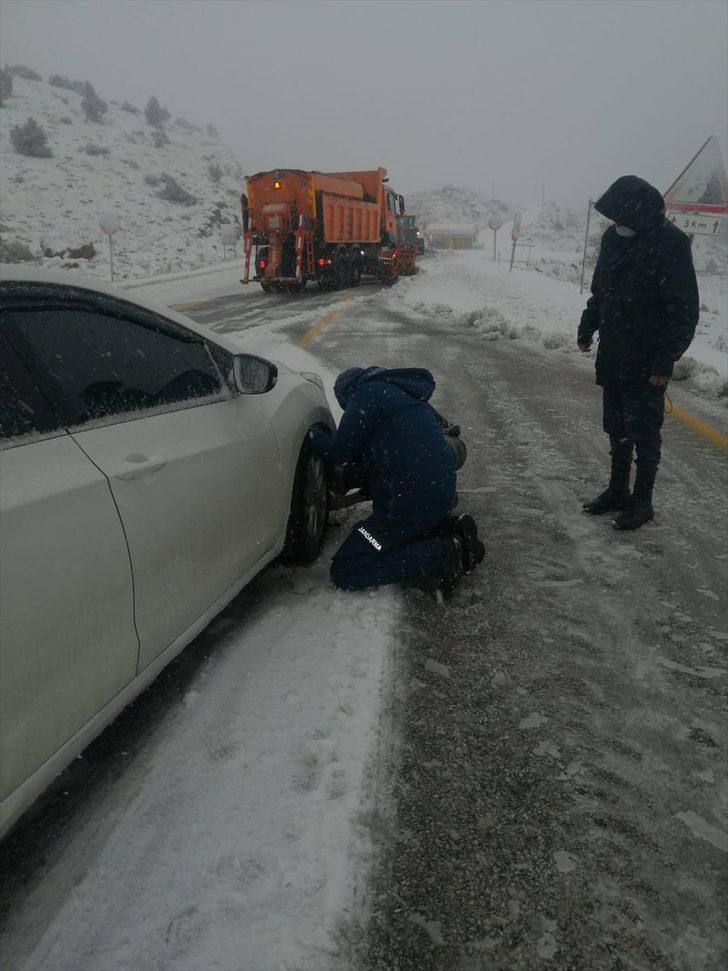 GÜNCELLEME - Antalya'da sağanak, dolu ve kar etkili oldu G4